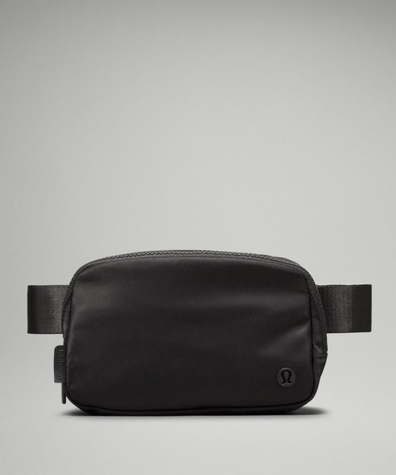 Lululemon | Women's Everywhere Belt Bag with Long Strap 1L Black / Black (not available)