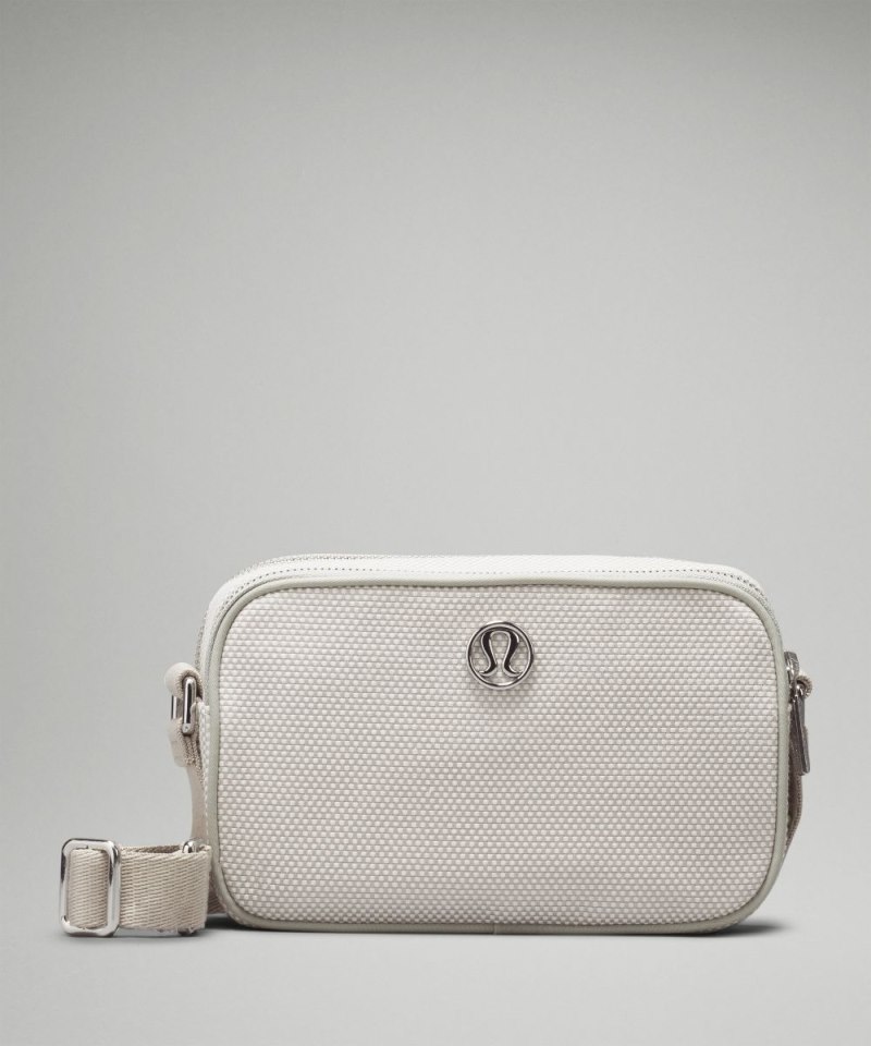 Lululemon | Women's Crossbody Camera Bag 2L Canvas Mojave Tan / Light Ivory / Raw Linen